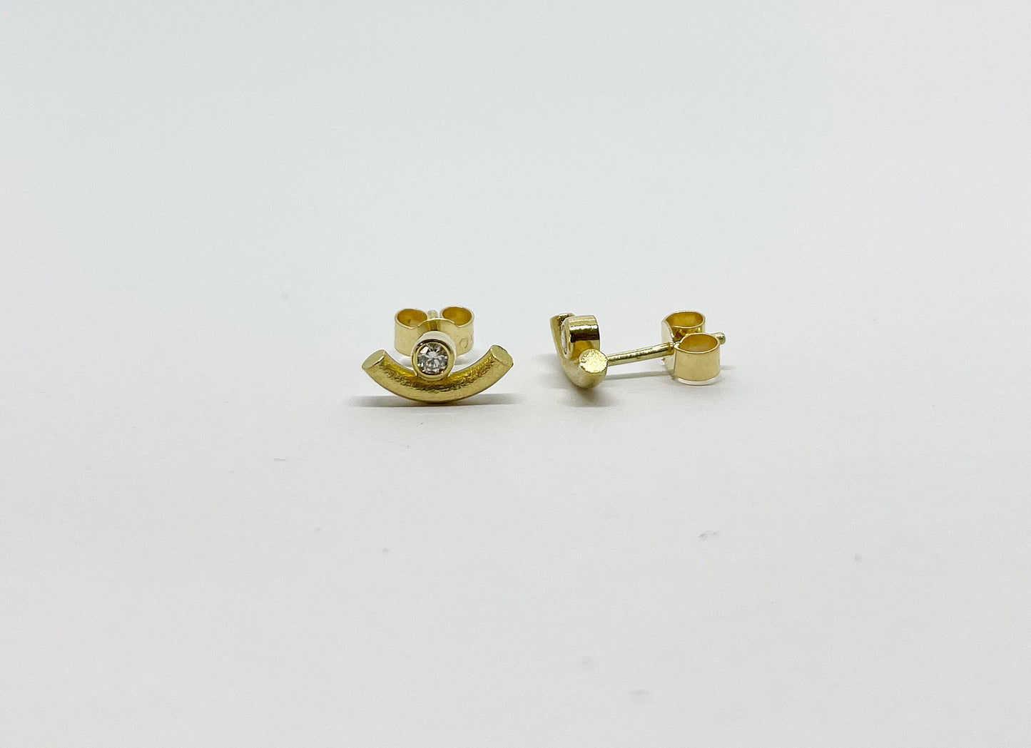 Gold curve earrings