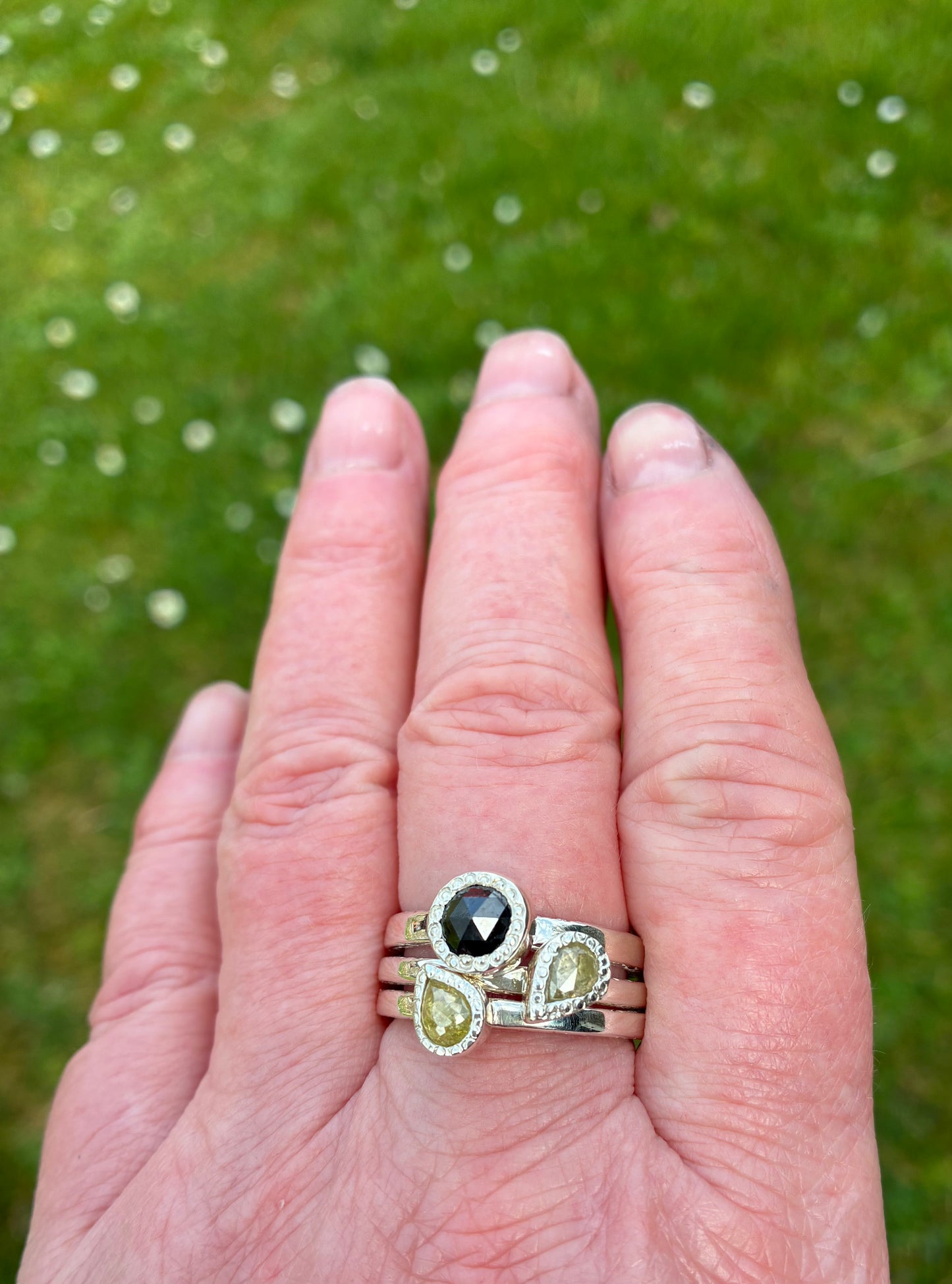 Ring. 1.50ct Black diamond.