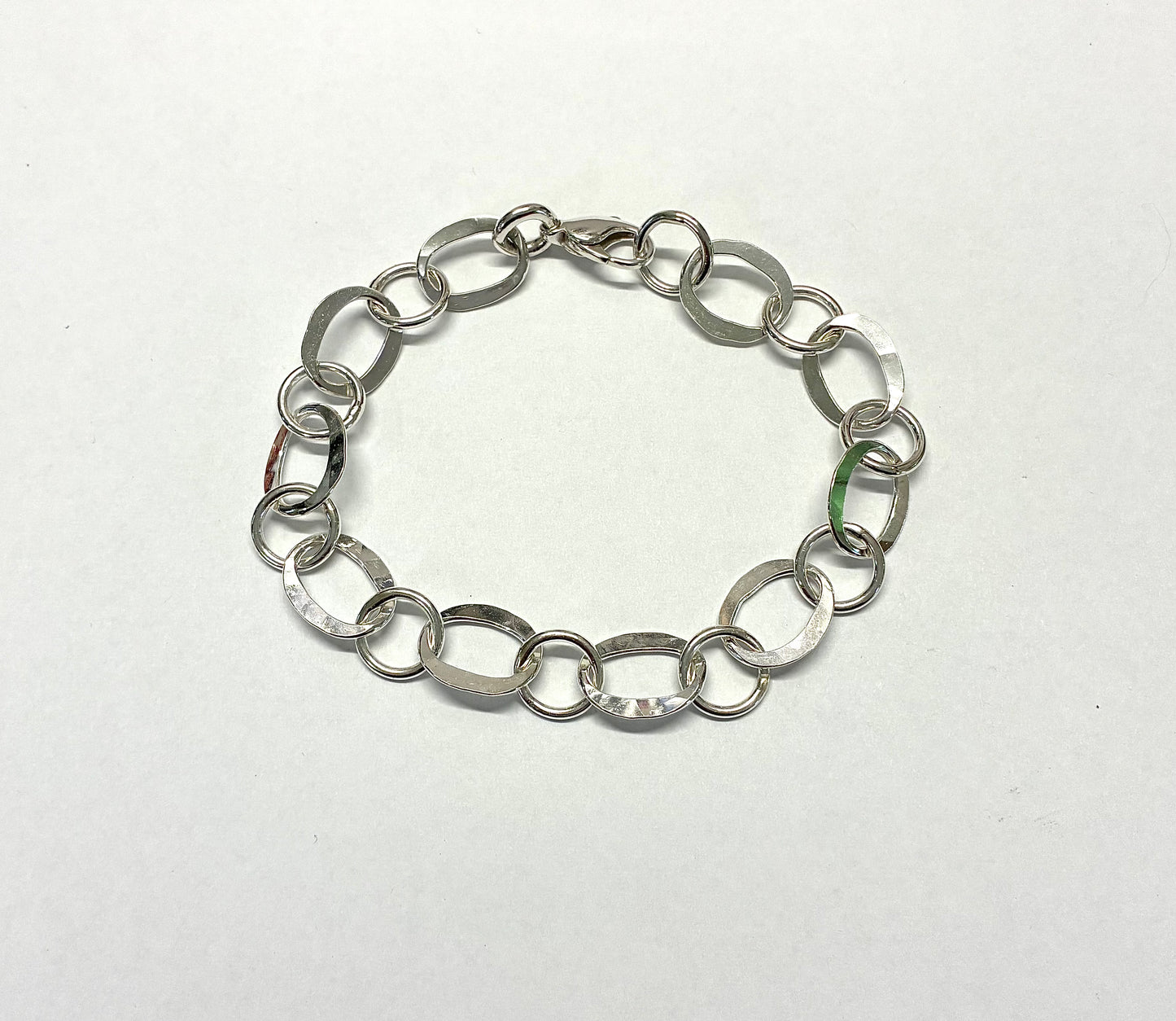 Bracelet. Open hammered link.