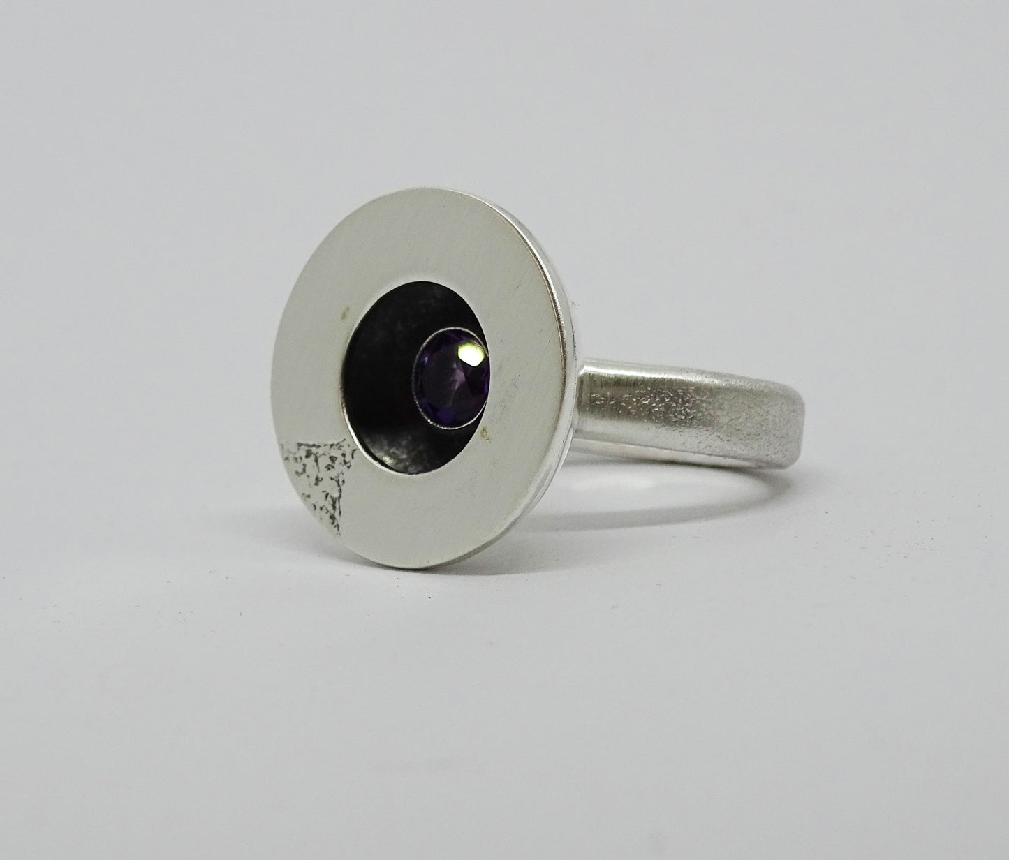 Amethyst cup ring