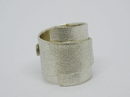 Wide wrap ring.