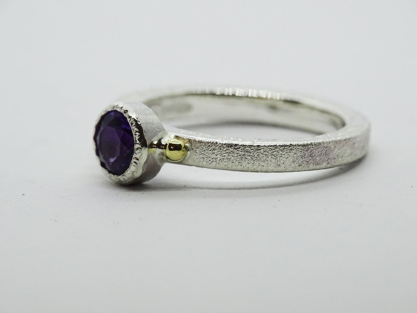 Amethyst 6mm ring.