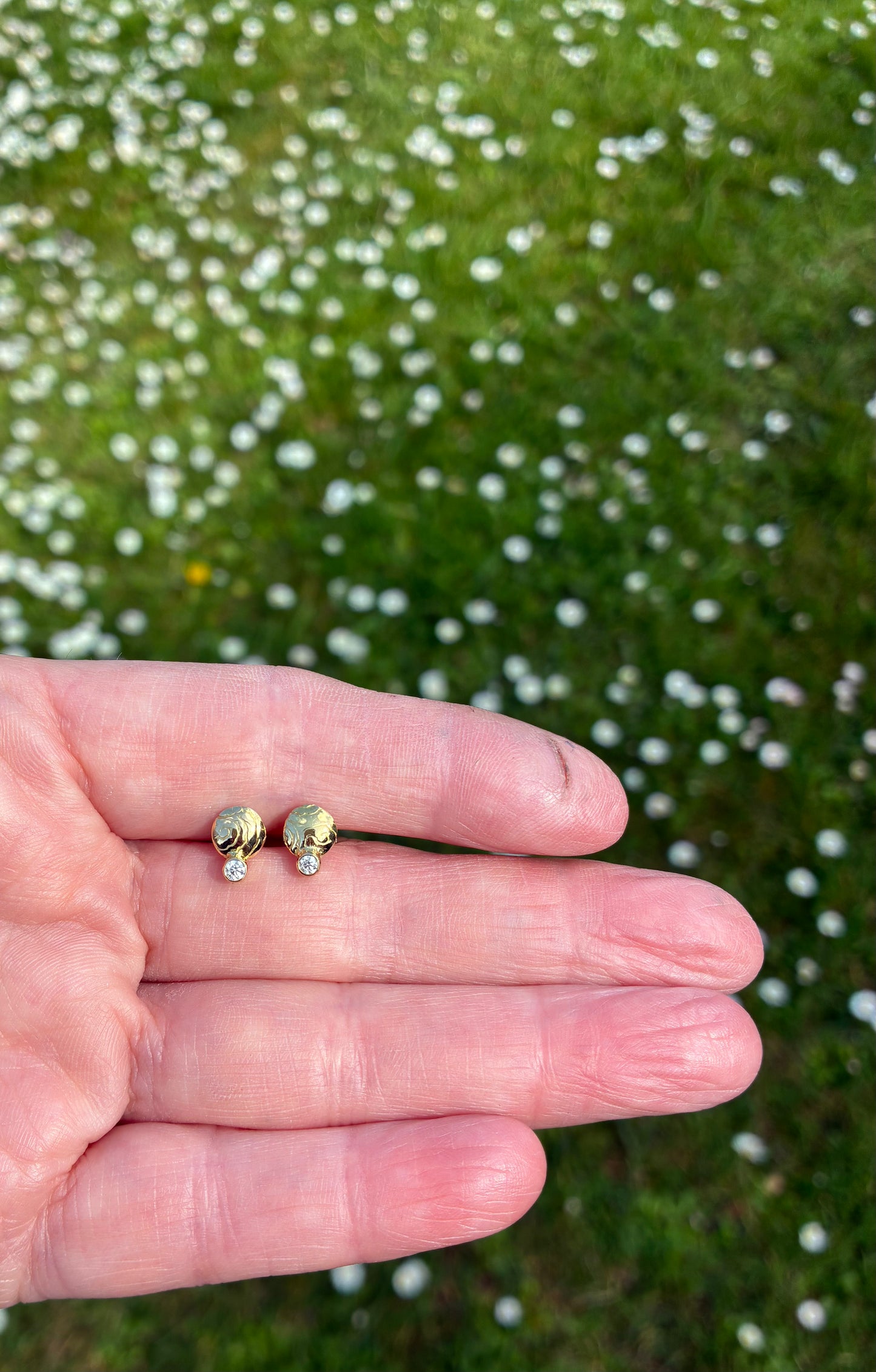 Studs. Disc and diamond.