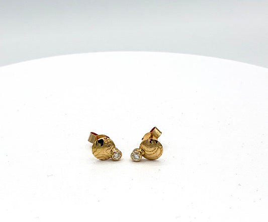Studs. Disc and diamond.