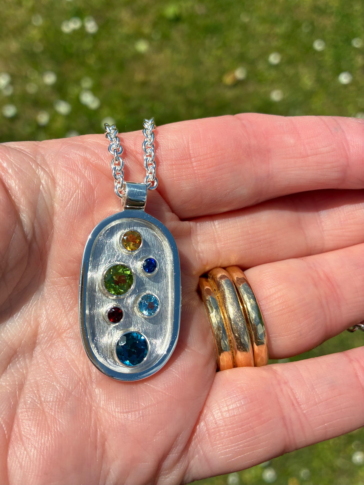 Pendant. Oval 1.