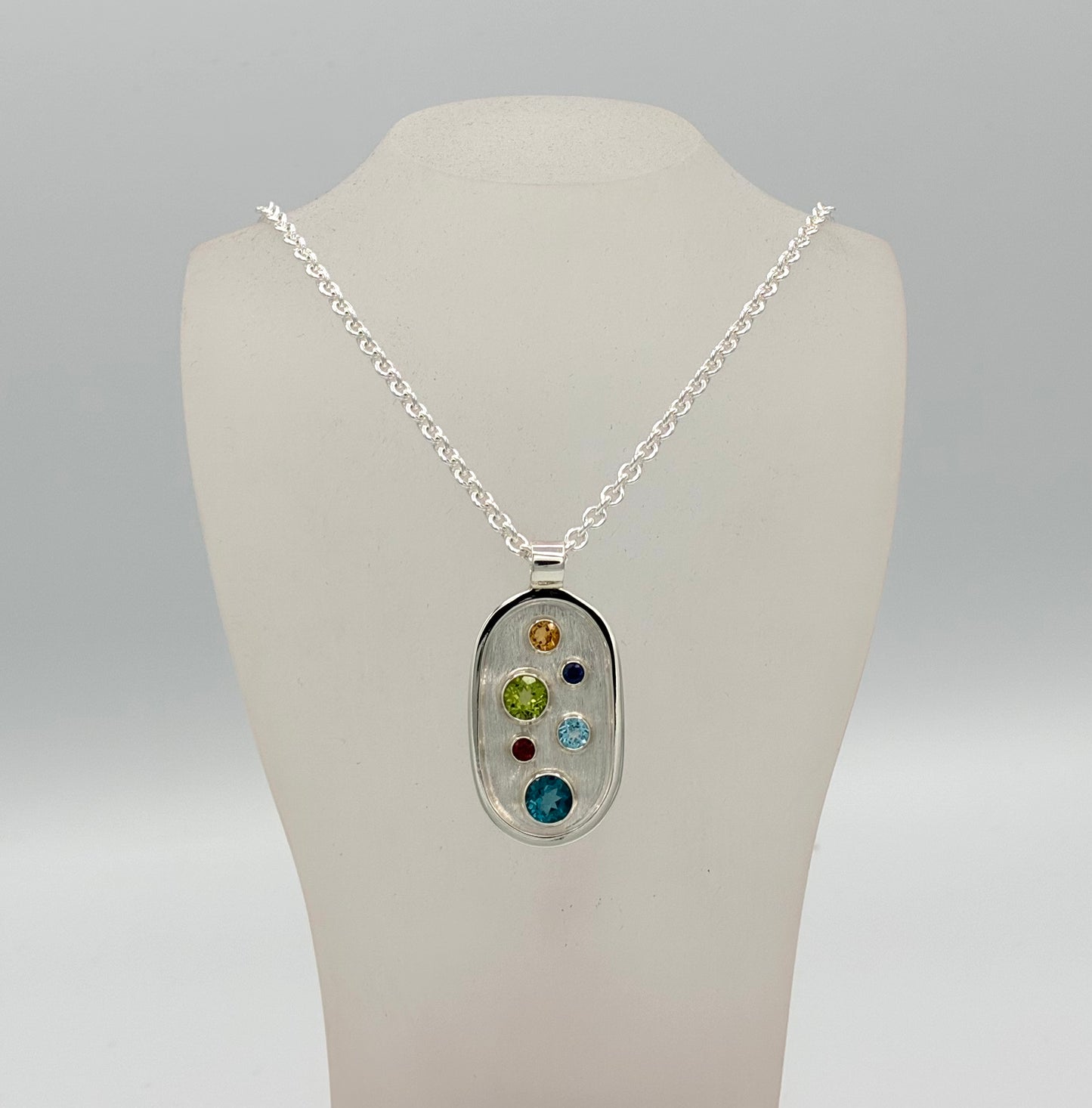 Pendant. Oval 1.