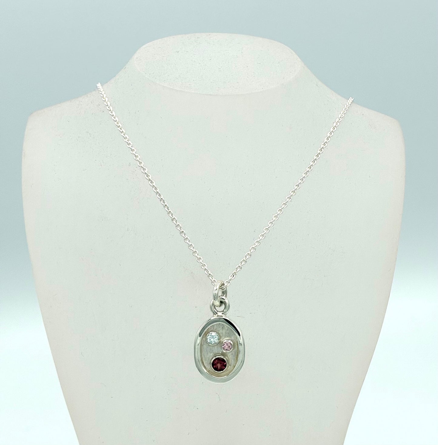 Pendant. Oval 4.
