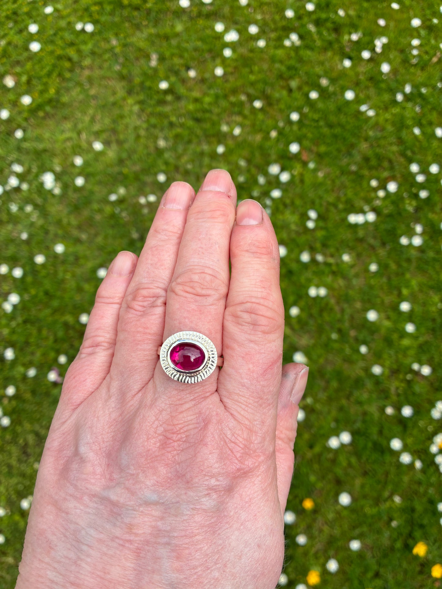 Ring. Pink turmaline cabochon.