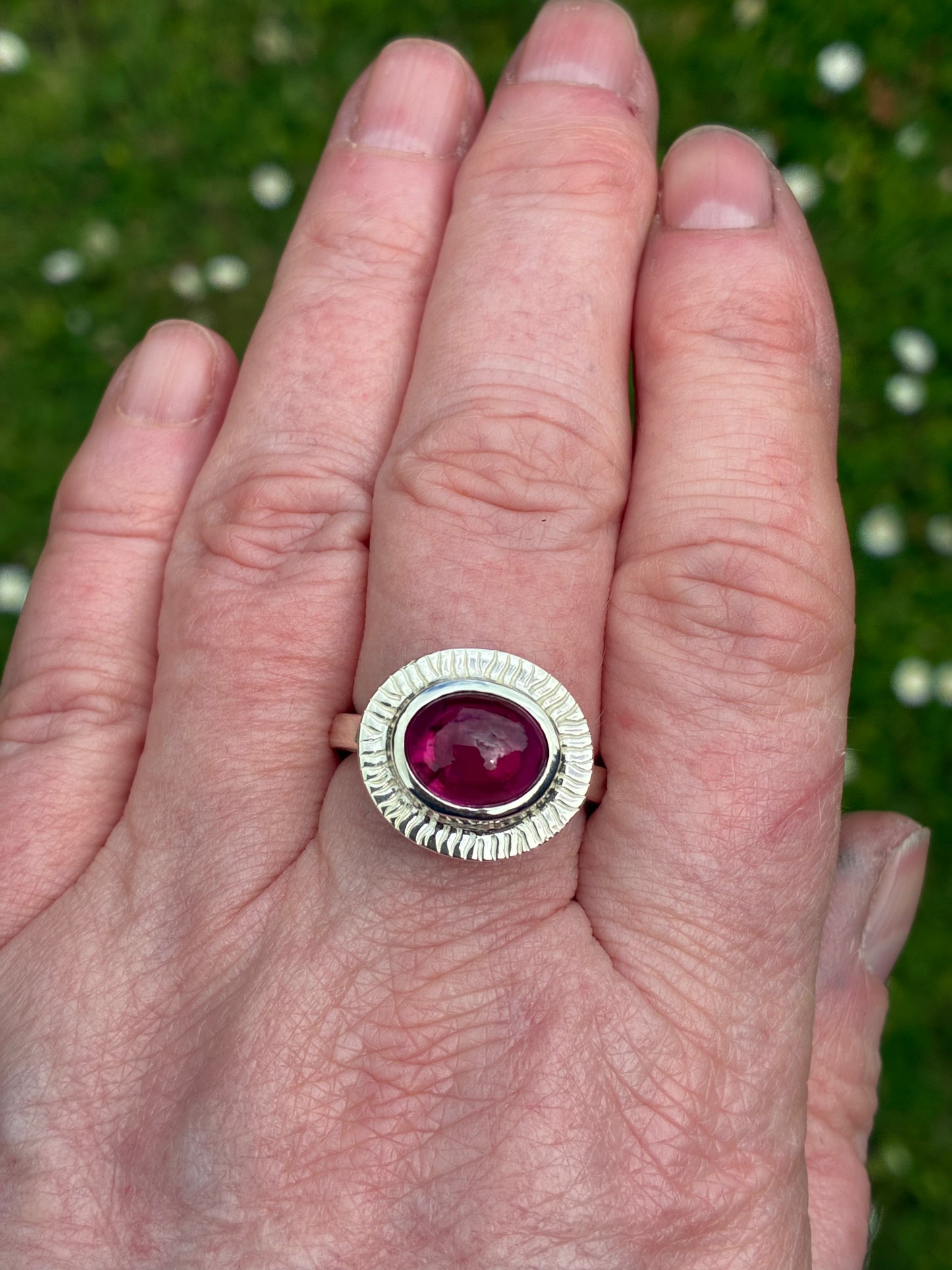 Ring. Pink turmaline cabochon.