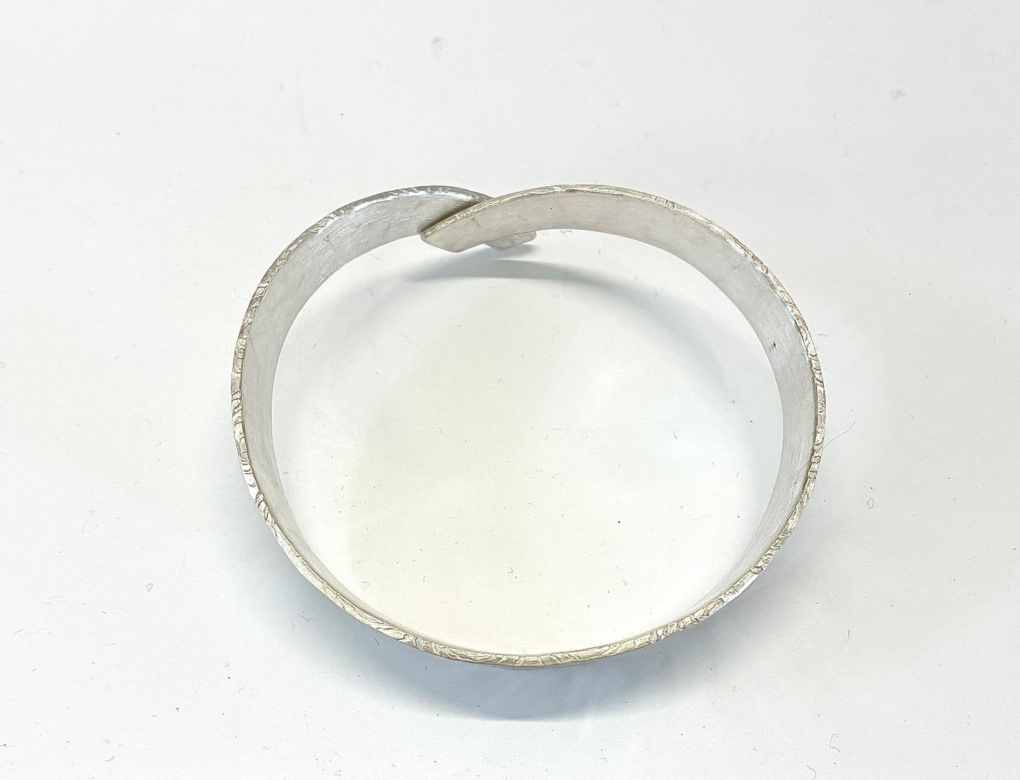 Bracelet. Cross over bangle.