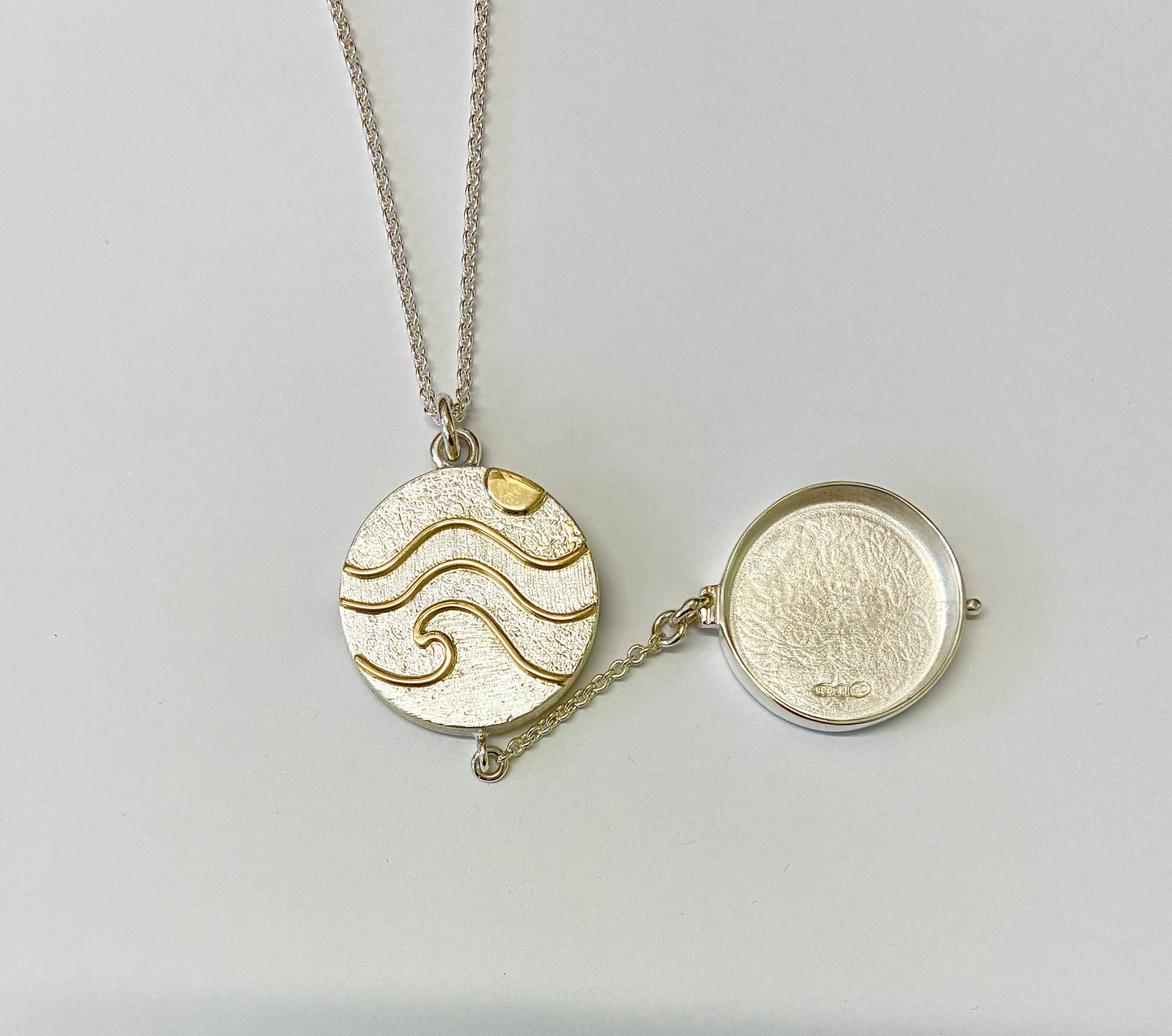Pendant. Silver & 18ct gold "box".