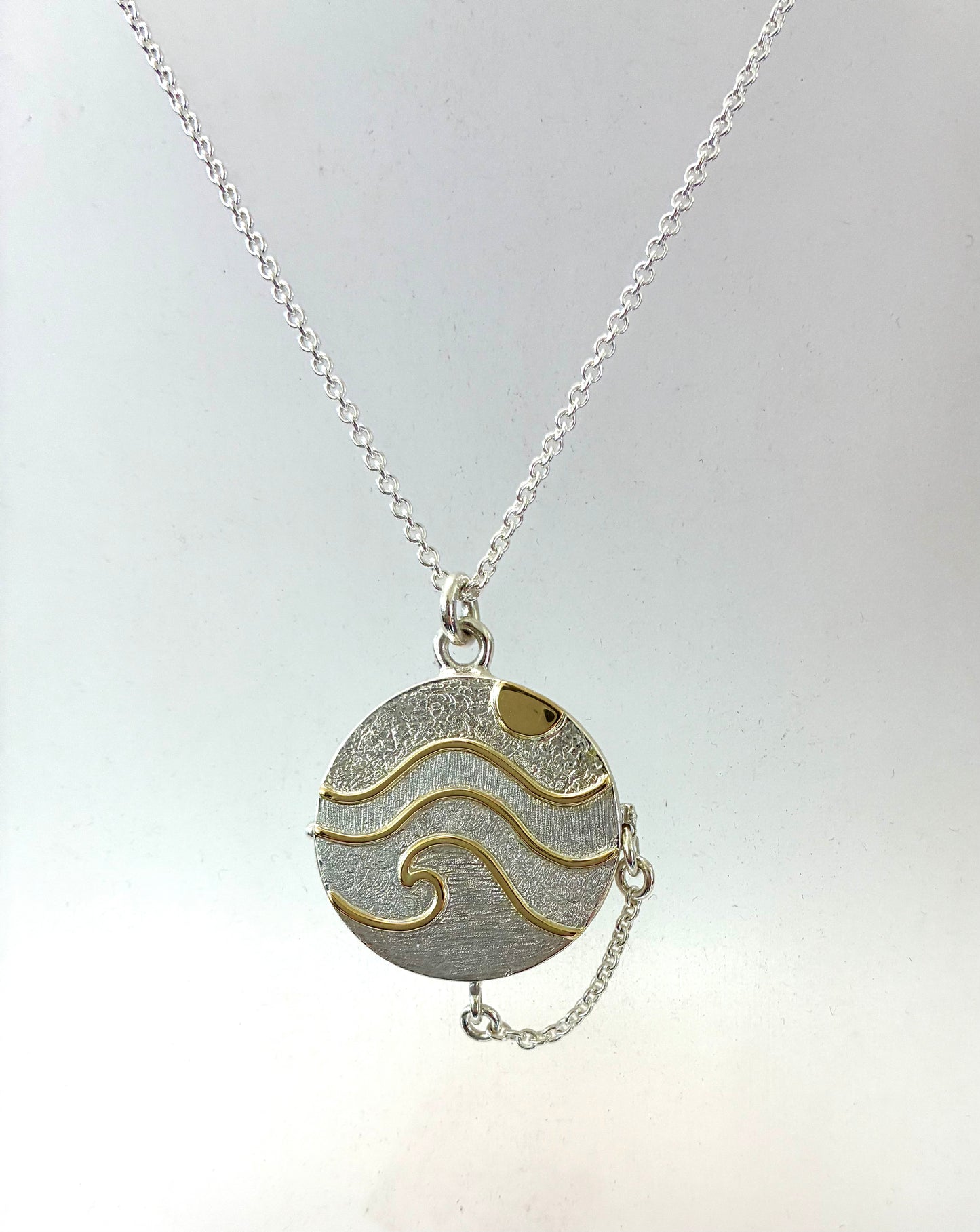 Pendant. Silver & 18ct gold "box".