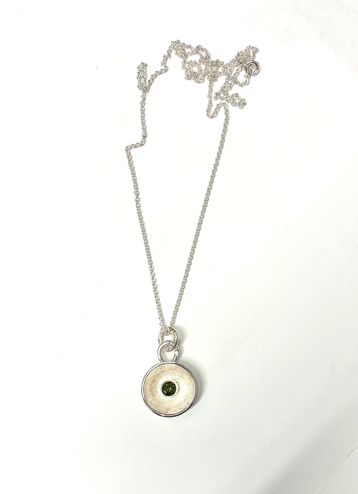 Pendant. Green tourmaline cup.